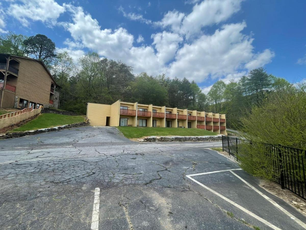 Budgetel Inn & Suites Dillard Exterior photo