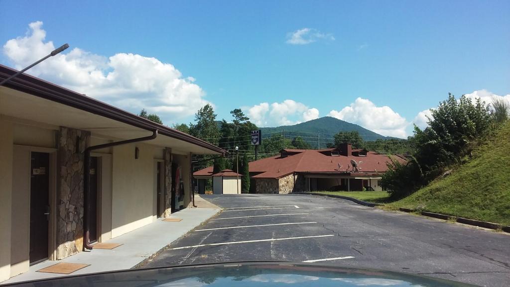 Budgetel Inn & Suites Dillard Exterior photo
