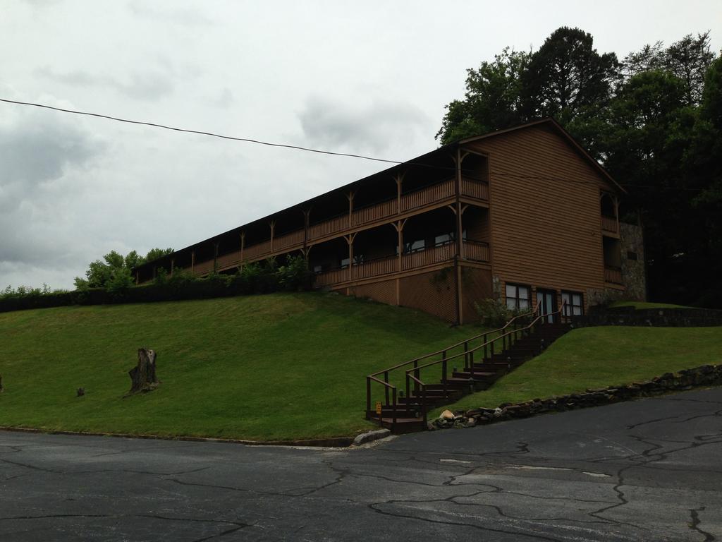 Budgetel Inn & Suites Dillard Exterior photo